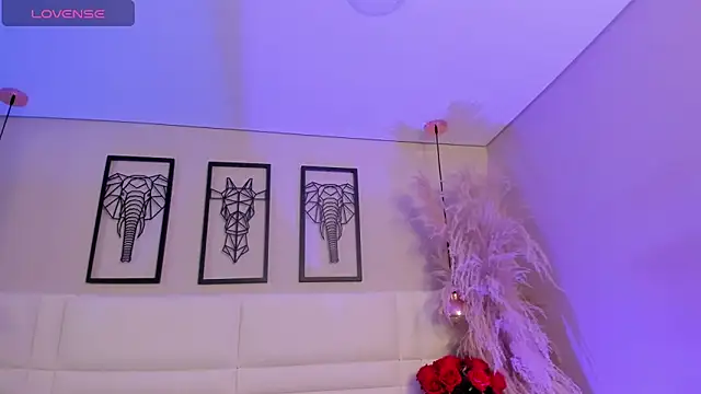 Rebeca jones online show from 11/13/25, 12:26