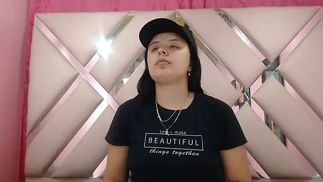 nathaly low1 online show from 12/20/25, 03:02