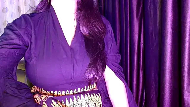 Snapshot of janifer001 chatting on 11/16/25, 05:18 janifer001 online show from 11/16/25, 05:18