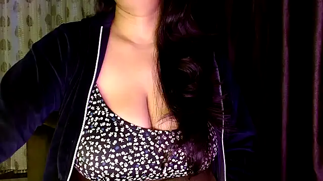 Snapshot of janifer001 chatting on 01/13/26, 12:16 janifer001 online show from 01/13/26, 12:16