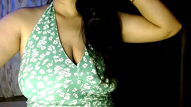 Snapshot of janifer001 chatting on 02/15/26, 12:07 janifer001 online show from 02/15/26, 12:07