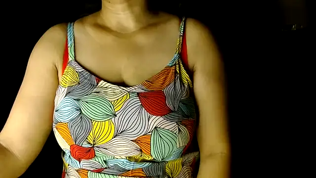 janifer001 online show from 04/22/26, 01:52