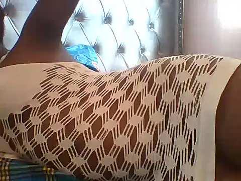 Snapshot of Sexy_Chocolate_Babe chatting on 02/17/25, 06:31 Sexy Chocolate Babe online show from 02/17/25, 06:31