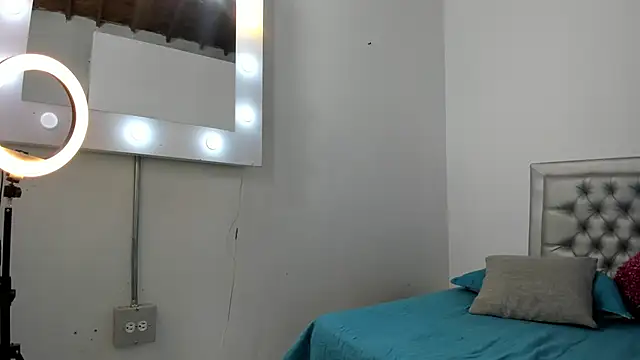 SEXXYLATINCOUPLE1 online show from 11/06/25, 10:05