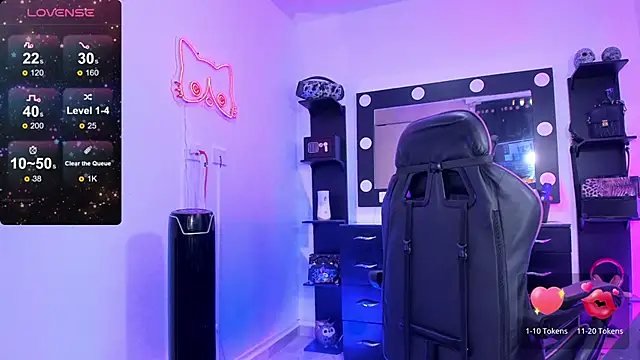 miss kitty online show from 10/31/25, 06:09