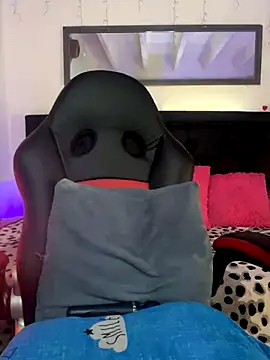 lonely shewolf online show from 11/26/25, 04:08