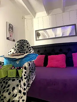 lonely shewolf online show from 12/04/25, 04:16