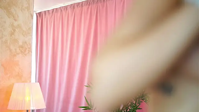 Snapshot of ArtTeasee chatting on 01/23/25, 12:30 ArtTeasee online show from 01/23/25, 12:30