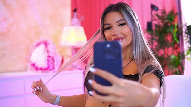 Snapshot of ArtTeasee chatting on 10/09/25, 09:07 ArtTeasee online show from 10/09/25, 09:07