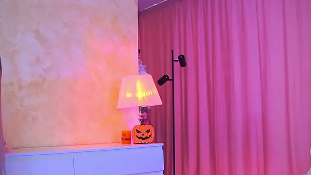 Snapshot of ArtTeasee chatting on 11/06/25, 09:32 ArtTeasee online show from 11/06/25, 09:32