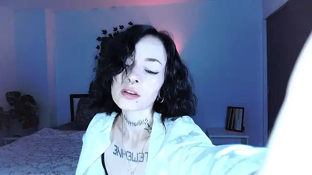 Snapshot of pale_skin chatting on 12/21/25, 12:45 pale skin online show from 12/21/25, 12:45