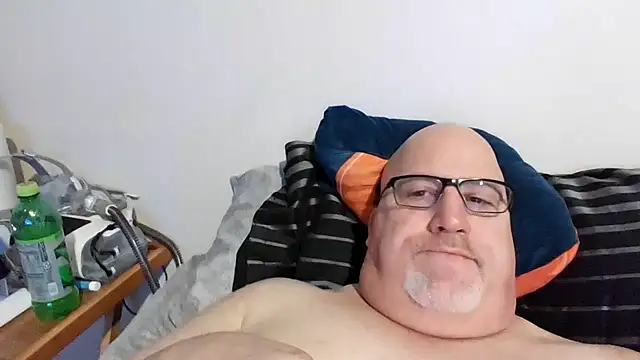 Snapshot of Bigbear0563 chatting on 01/17/25, 03:43 Bigbear0563 online show from 01/17/25, 03:43