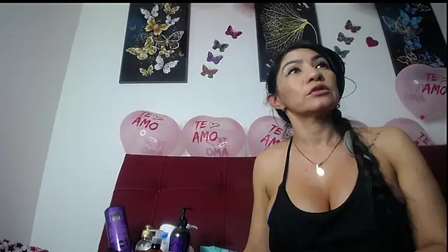 luzcastillo07 online show from 02/19/25, 12:03