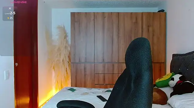 mathew vidal1 online show from 12/05/24, 05:59