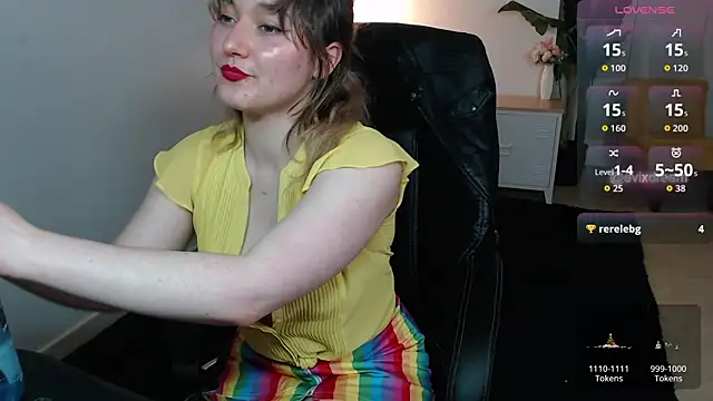 Snapshot of Crystal-dreamt chatting on 06/19/26, 12:42 Crystal-dreamt online show from 06/19/26, 12:42