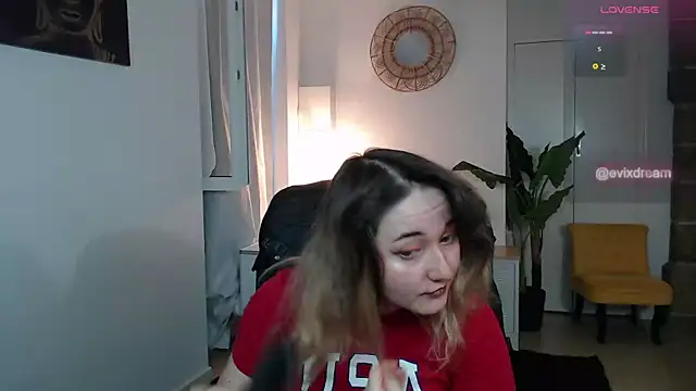 Snapshot of Crystal-dreamt chatting on 07/04/26, 08:31 Crystal-dreamt online show from 07/04/26, 08:31