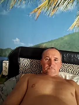 Snapshot of BlondeMisi chatting on 10/11/25, 12:04 BlondeMisi online show from 10/11/25, 12:04