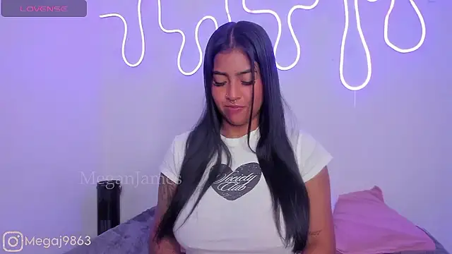 meganjames1 online show from 12/07/24, 12:02