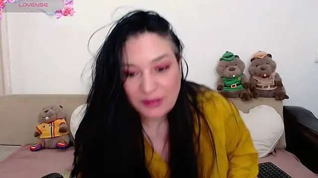 ElenaRose90 online show from 06/04/26, 08:26