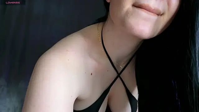 Snapshot of moniqque chatting on 02/17/25, 11:44 moniqque online show from 02/17/25, 11:44