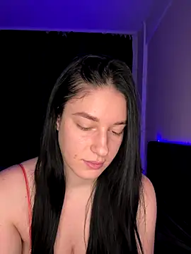 Snapshot of moniqque chatting on 10/14/25, 04:24 moniqque online show from 10/14/25, 04:24