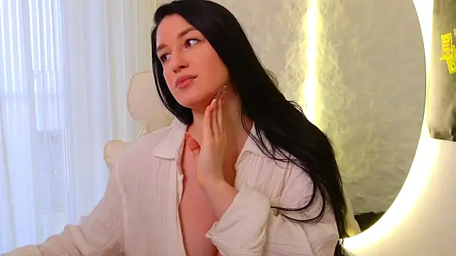 Snapshot of moniqque chatting on 12/04/25, 08:23 moniqque online show from 12/04/25, 08:23