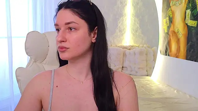 moniqque online show from 04/06/26, 02:18