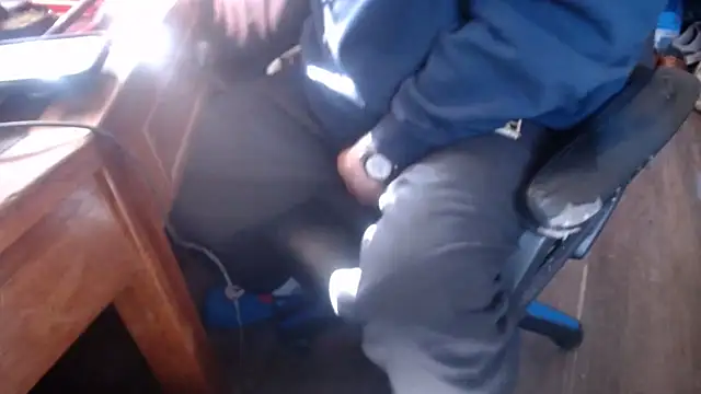 Snapshot of GingerSnappUSA chatting on 11/04/25, 03:11 GingerSnappUSA online show from 11/04/25, 03:11