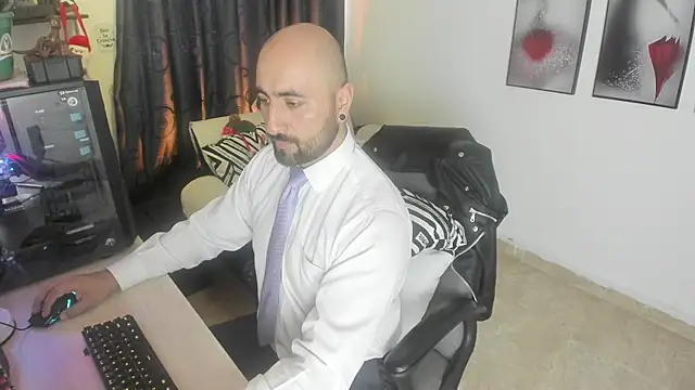 Snapshot of Leon_1234 chatting on 12/28/24, 06:40 Leon 1234 online show from 12/28/24, 06:40