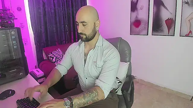 Snapshot of Leon_1234 chatting on 01/08/25, 02:56 Leon 1234 online show from 01/08/25, 02:56