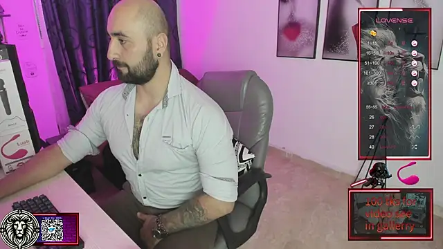 Snapshot of Leon_1234 chatting on 01/15/25, 10:35 Leon 1234 online show from 01/15/25, 10:35