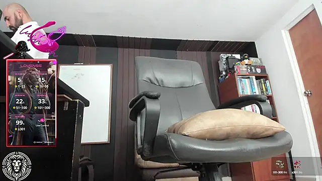 Snapshot of Leon_1234 chatting on 03/21/25, 05:45 Leon 1234 online show from 03/21/25, 05:45