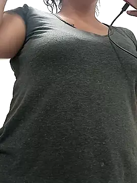 Snapshot of Morenitha-XXX chatting on 01/25/25, 06:35 Morenitha-XXX online show from 01/25/25, 06:35