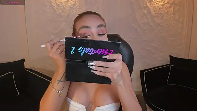 DannaCruz online show from 11/23/25, 05:46