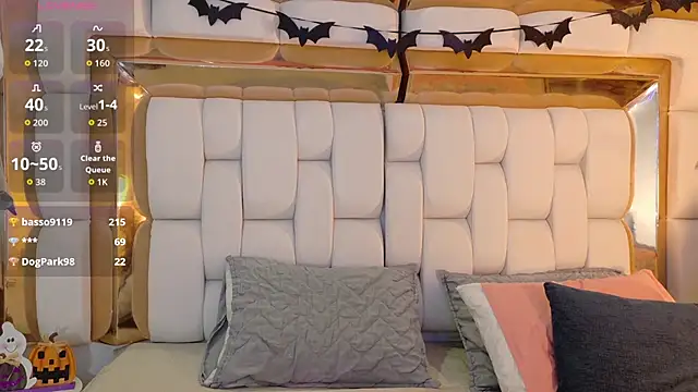 valkiria moore online show from 10/27/25, 08:13