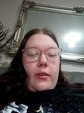 Sexycurvyemilyy online show from 11/20/25, 06:40