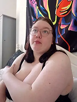 Sexycurvyemilyy online show from 04/24/26, 01:57