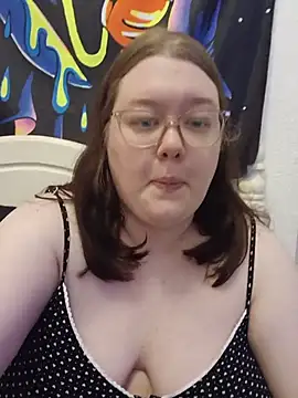 Sexycurvyemilyy online show from 07/03/26, 09:43