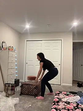 Snapshot of DominiqueX0 chatting on 02/06/25, 07:07 DominiqueX0 online show from 02/06/25, 07:07