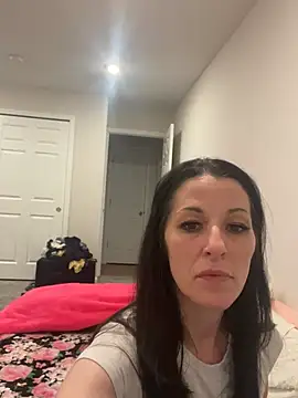 Snapshot of DominiqueX0 chatting on 02/08/25, 04:03 DominiqueX0 online show from 02/08/25, 04:03