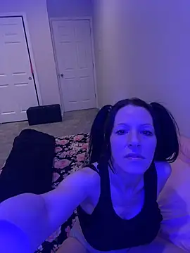 Snapshot of DominiqueX0 chatting on 02/09/25, 01:44 DominiqueX0 online show from 02/09/25, 01:44