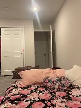 Snapshot of DominiqueX0 chatting on 02/22/25, 03:56 DominiqueX0 online show from 02/22/25, 03:56