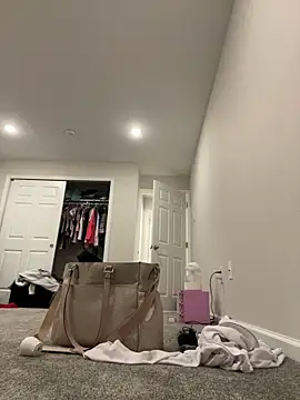 Snapshot of DominiqueX0 chatting on 03/03/25, 02:58 DominiqueX0 online show from 03/03/25, 02:58