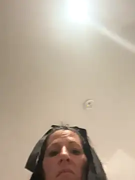 Snapshot of DominiqueX0 chatting on 10/17/25, 11:40 DominiqueX0 online show from 10/17/25, 11:40