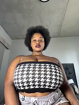 Snapshot of KnockoutBestie chatting on 01/05/25, 08:43 KnockoutBestie online show from 01/05/25, 08:43