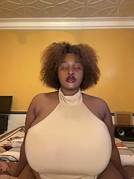 Snapshot of KnockoutBestie chatting on 10/13/25, 02:17 KnockoutBestie online show from 10/13/25, 02:17