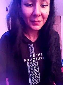 LissaThompsom online show from 12/31/24, 02:14