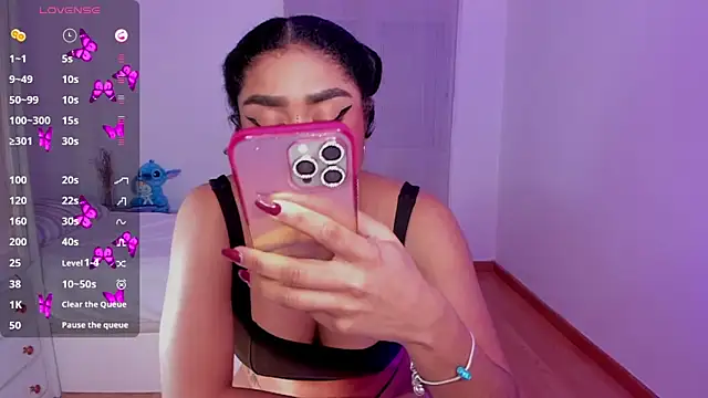 Snapshot of briana_walker chatting on 03/07/25, 06:43 briana walker online show from 03/07/25, 06:43