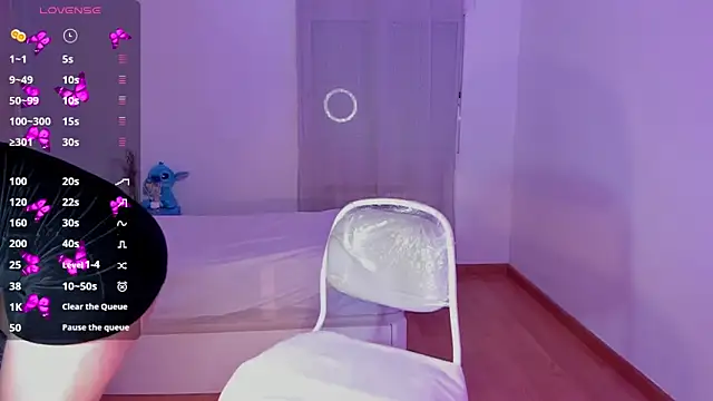 Snapshot of briana_walker chatting on 03/08/25, 04:28 briana walker online show from 03/08/25, 04:28