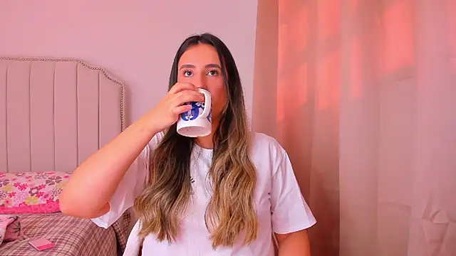 Hanna86 online show from 11/30/25, 01:59